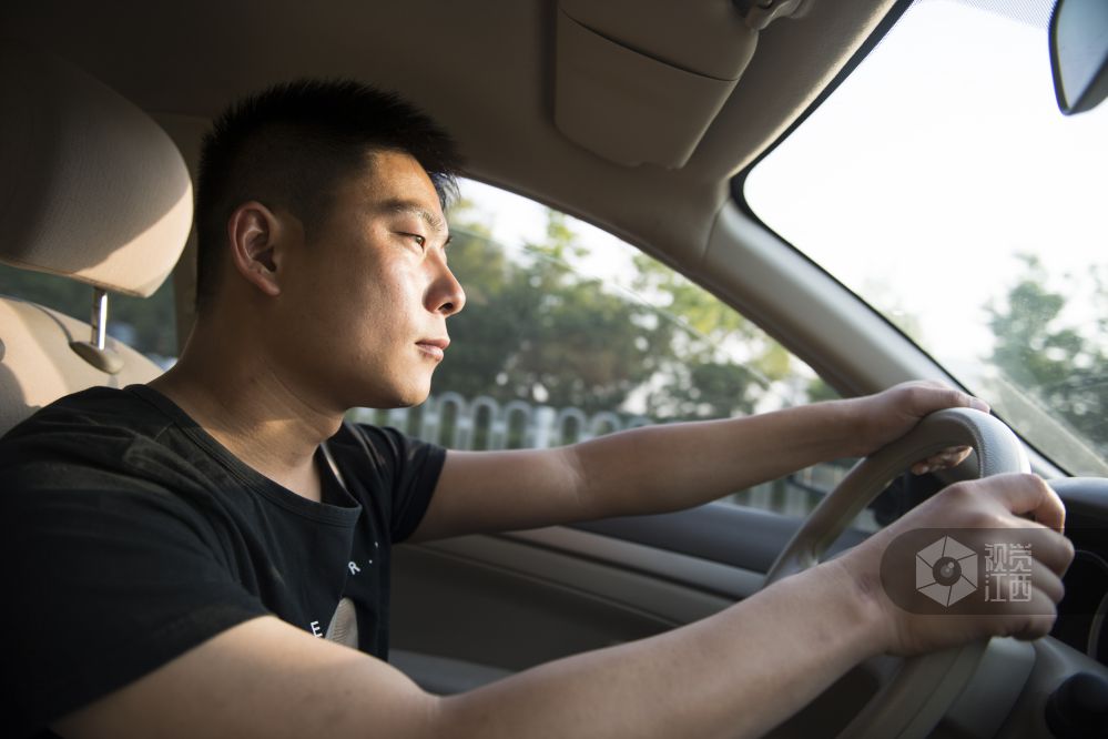 【致敬零点劳动者】系列报道之报纸印刷匠刘笑：别人的早餐，是我的晚餐