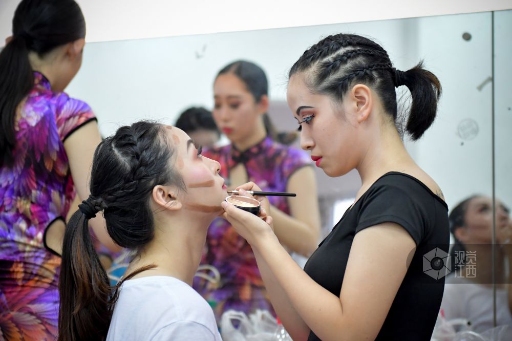 江西舞者“蔡依林”：青春为自己绽放