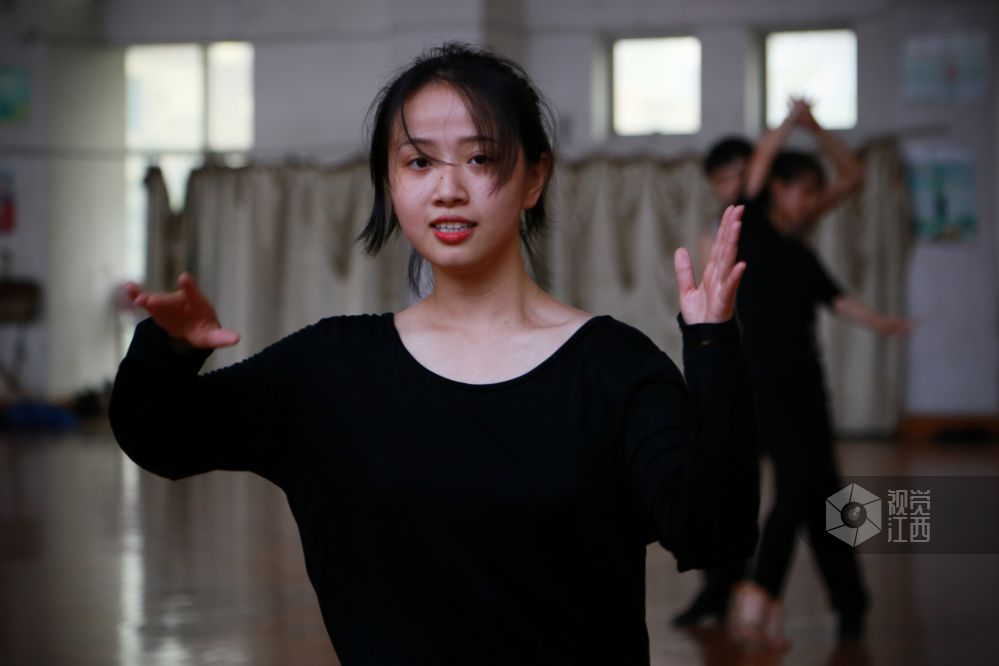 江西舞者“蔡依林”：青春为自己绽放
