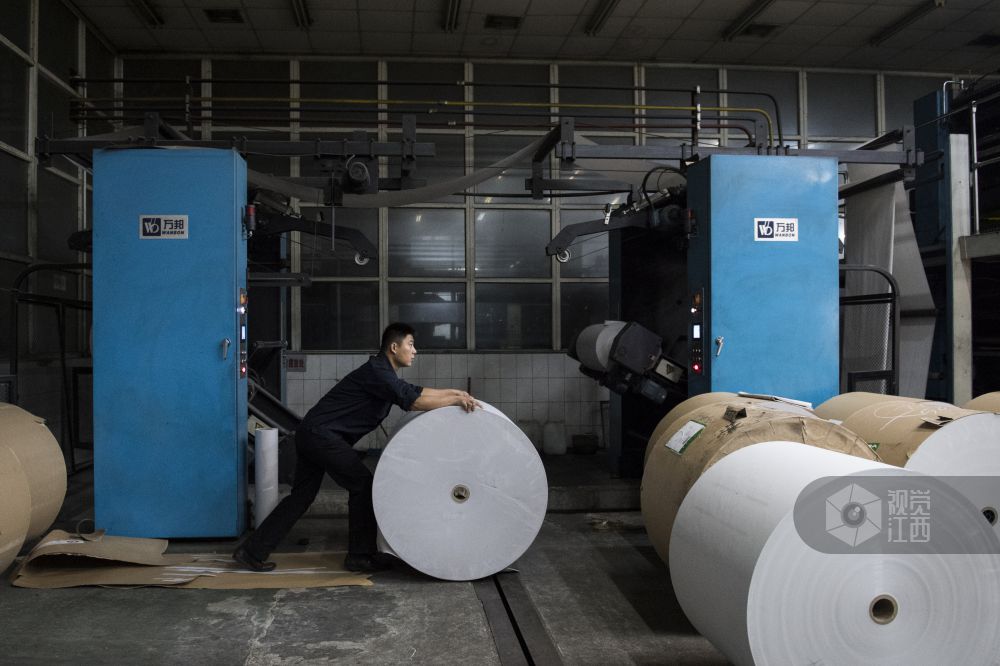 【致敬零点劳动者】系列报道之报纸印刷匠刘笑：别人的早餐，是我的晚餐