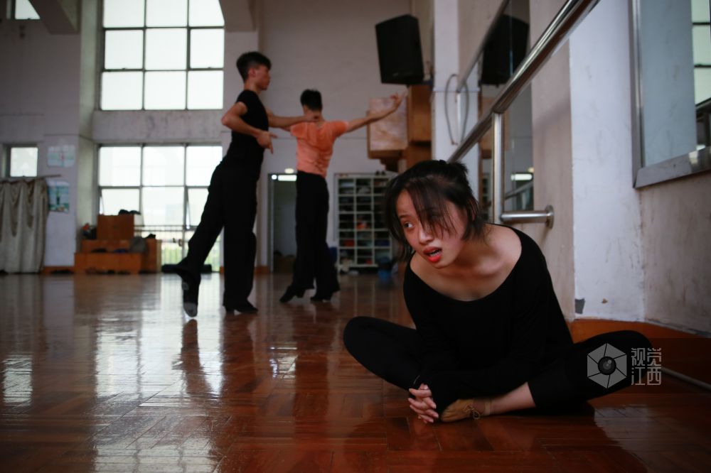 江西舞者“蔡依林”：青春为自己绽放