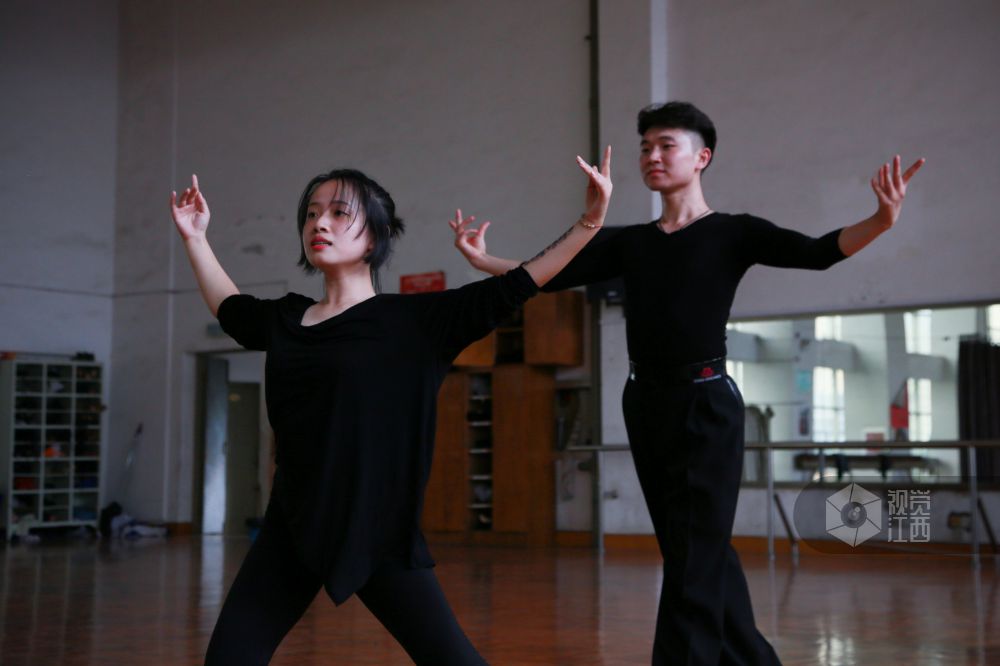 江西舞者“蔡依林”：青春为自己绽放