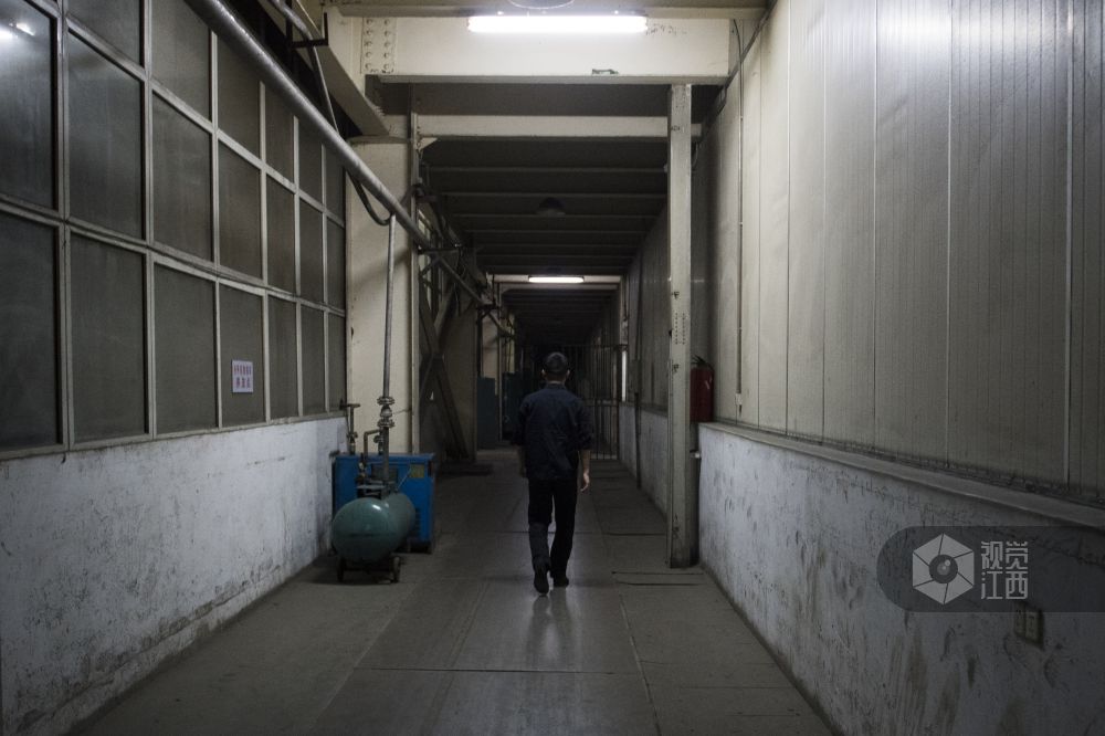 【致敬零点劳动者】系列报道之报纸印刷匠刘笑：别人的早餐，是我的晚餐