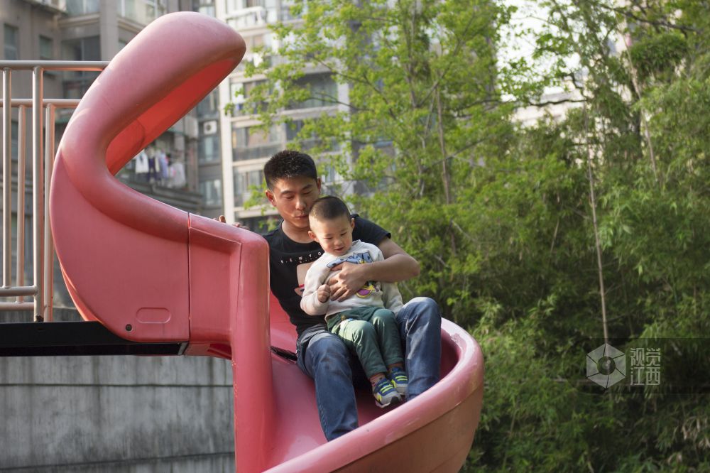 【致敬零点劳动者】系列报道之报纸印刷匠刘笑：别人的早餐，是我的晚餐