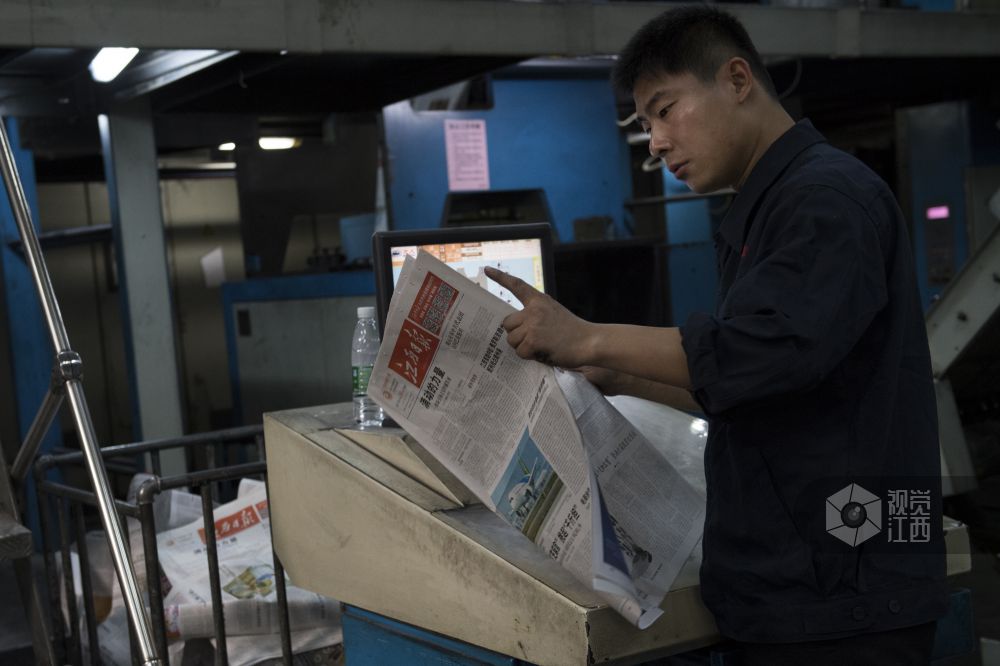 【致敬零点劳动者】系列报道之报纸印刷匠刘笑：别人的早餐，是我的晚餐