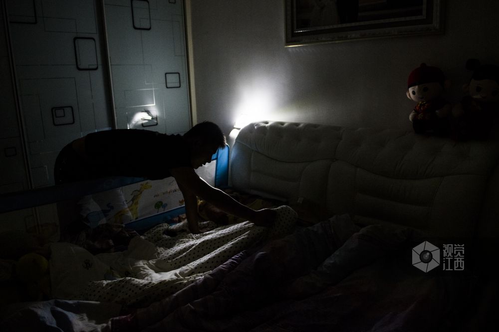 【致敬零点劳动者】系列报道之报纸印刷匠刘笑：别人的早餐，是我的晚餐