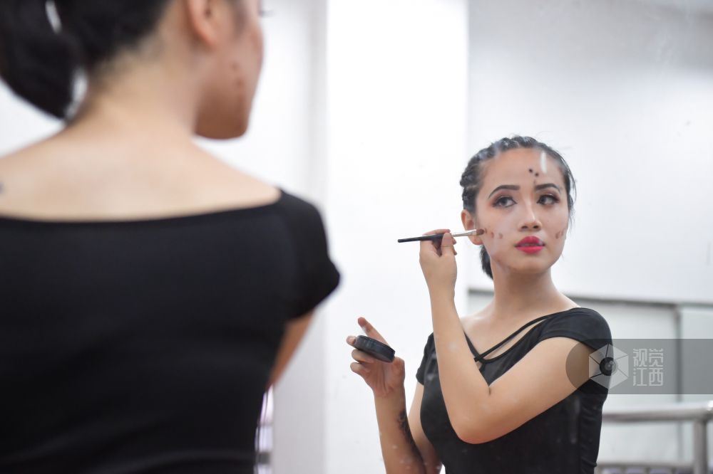 江西舞者“蔡依林”：青春为自己绽放