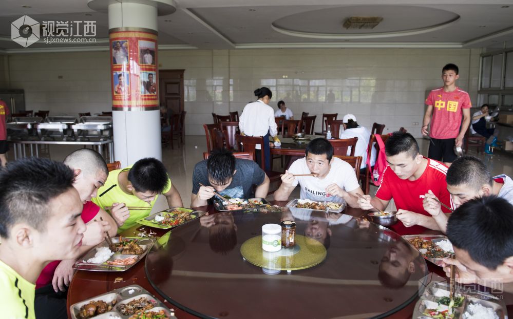 摔跤吧！男孩儿！江西健儿演绎技艺与力量的视觉盛宴