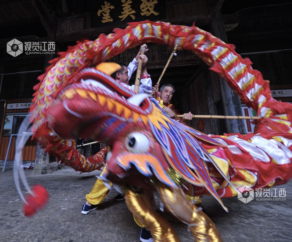 安福古村万人“尝新”庆丰收