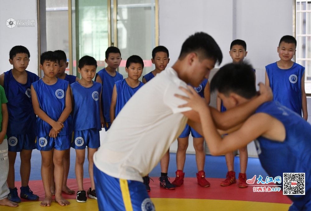 摔跤吧！乡村少年