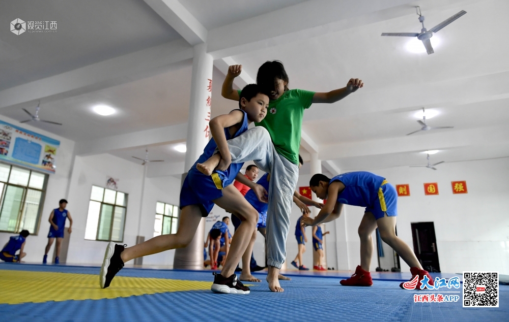 摔跤吧！乡村少年