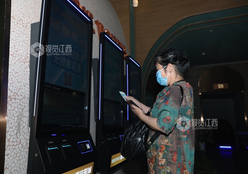 阔别180天 直击南昌电影院复工现场