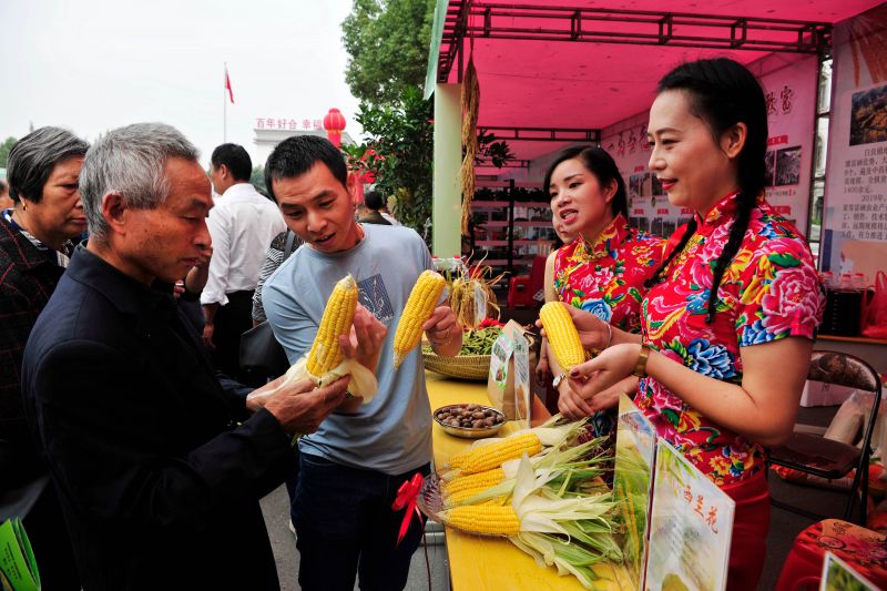 江西万载：扶贫产品展销助力消费扶贫