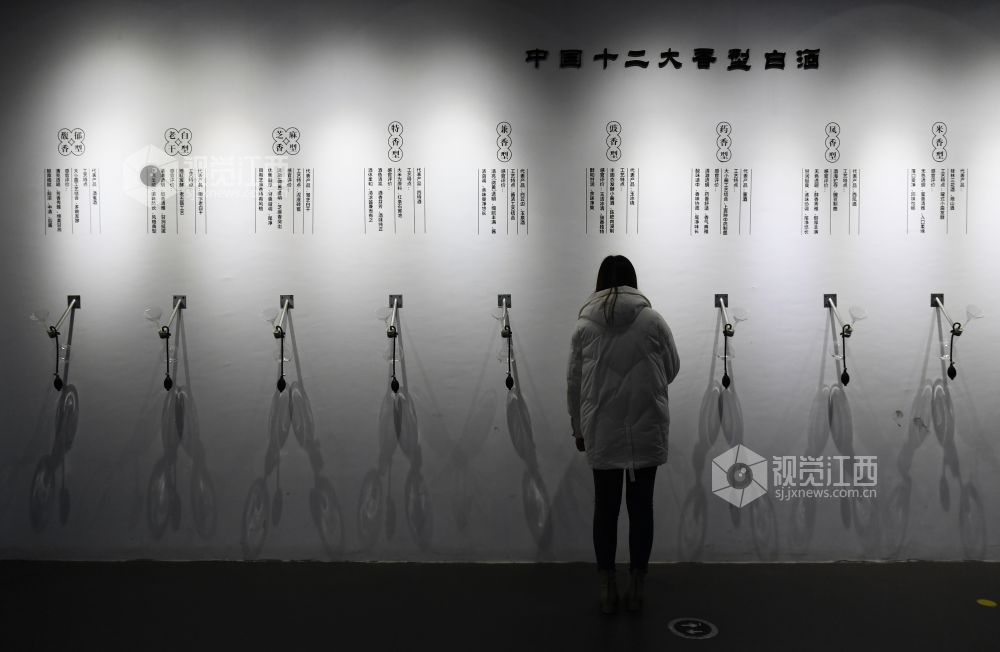 南昌老酒爱好者办起博物馆 展示万件老酒收藏