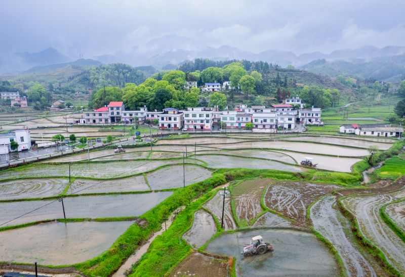 江西芦溪：春耕时节农事忙