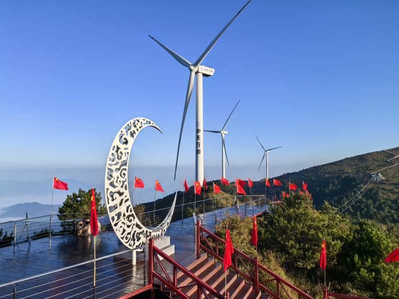 【视频】江西宜春：九岭尖红旗飘扬迎国庆