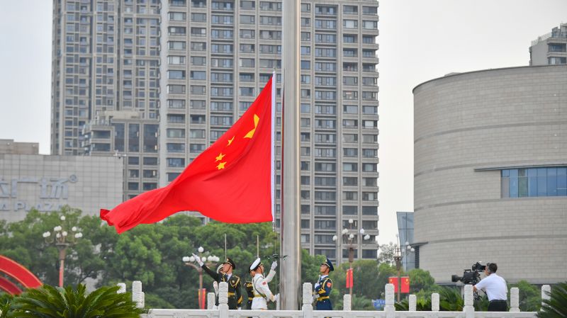 江西南昌：八一广场举行国庆升旗仪式