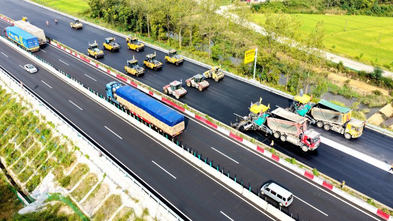 江西峡江：坚守岗位过国庆