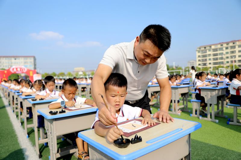 江西峡江：开笔启智 礼润童心