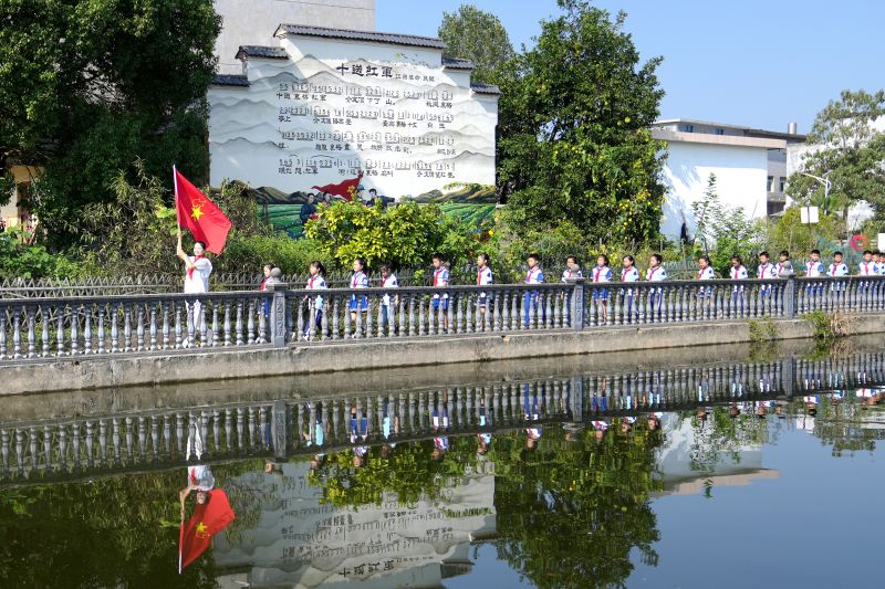 江西上高：红色教育 真情共成长 