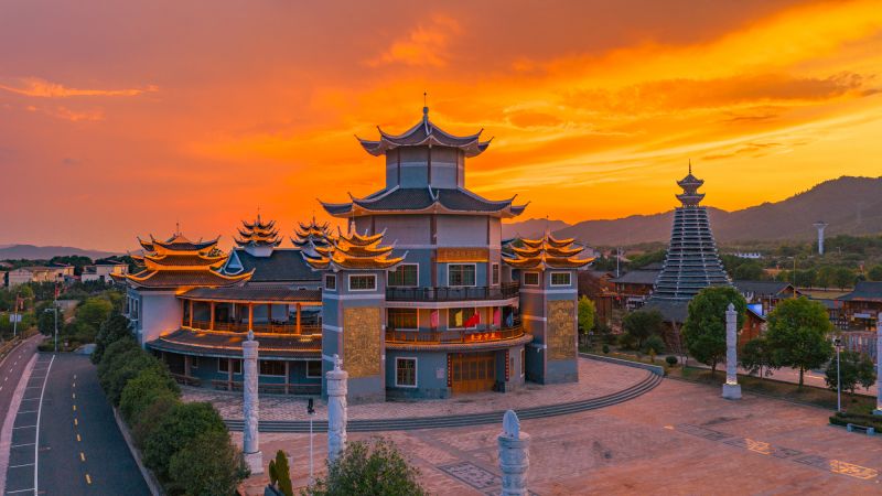 【视频】江西峡江：晚霞绘就民族风情画卷