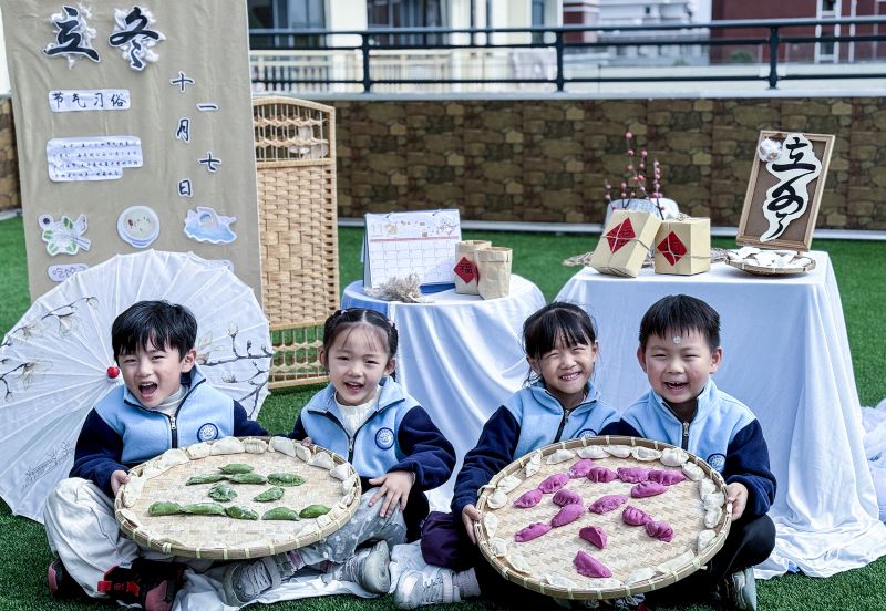 江西余干：迎立冬 包饺子