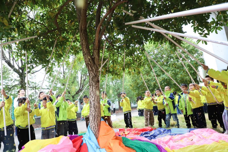 江西余干：浓浓桂花香 童趣洒满园
