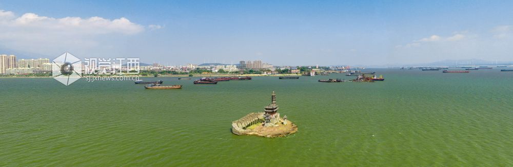 2021年10月1日，由于鄱阳湖持续维持较高水位，江西九江庐山市境内千年文物古迹——落星墩依然淹没在浩渺的鄱阳湖水中。