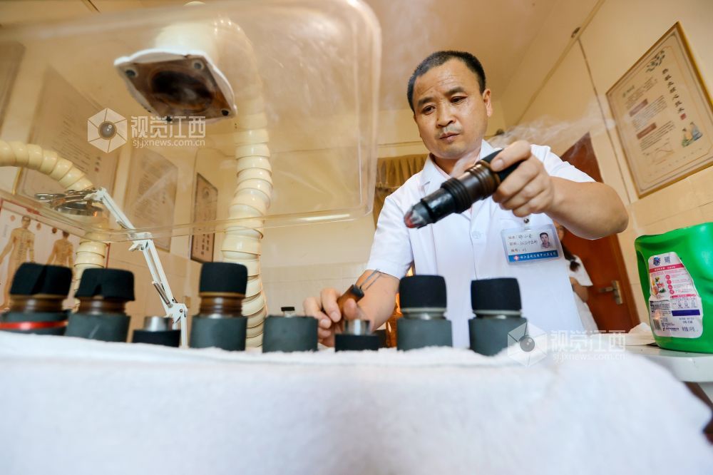 江西峡江：乡村医生二十八载守护乡亲健康