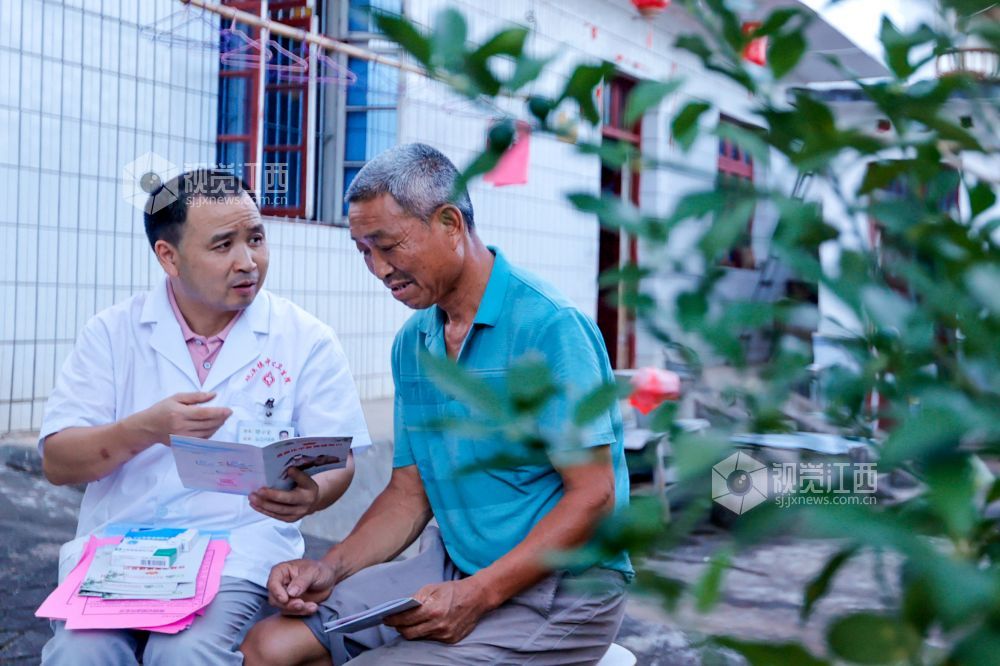 江西峡江：乡村医生二十八载守护乡亲健康
